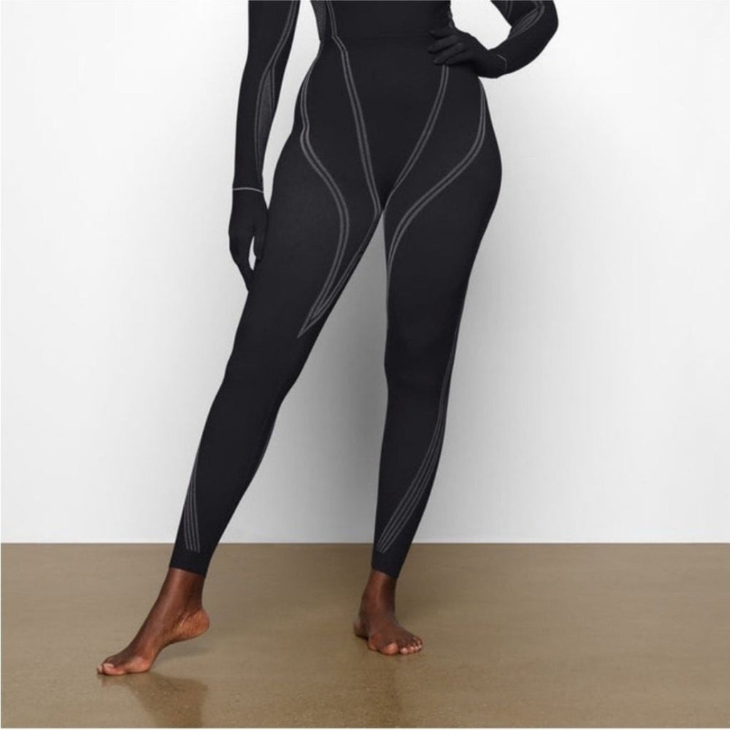 SKIMS First Layer leggings NWT size M/L